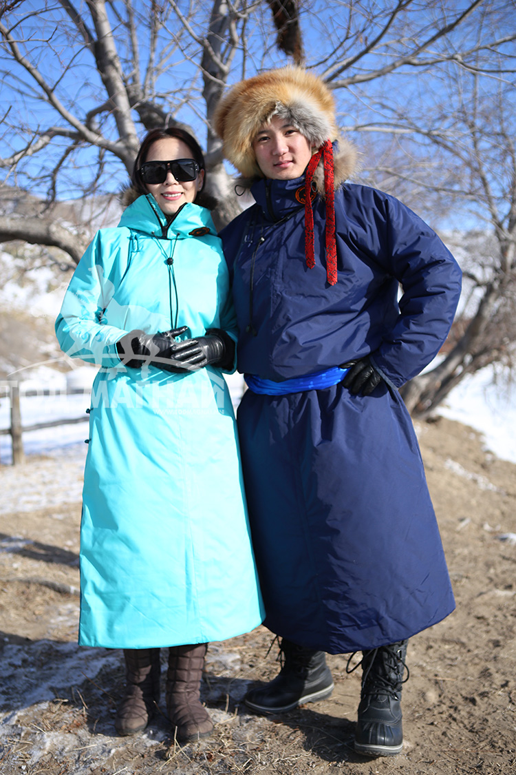 “Three Flames” ХХК-ийн захирал Т.Хонгорзул: Хадлан загварын дээл үндэсний хувцсаа өмсөх хүслийг түгээж чадсанд баяртай байна